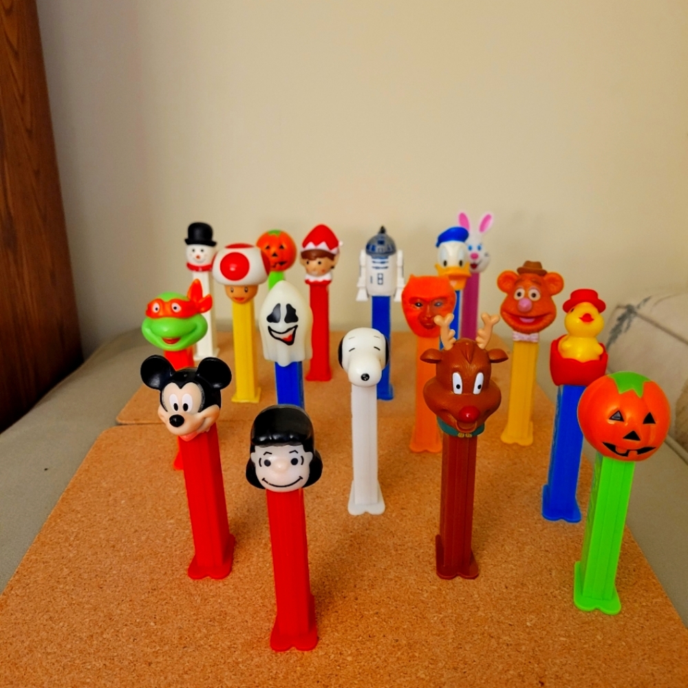 Lot of 18 Pez Dispensers